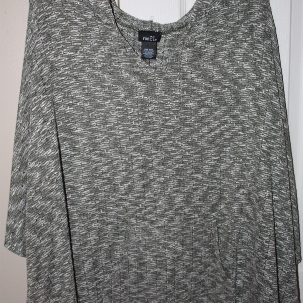 HUNTER GREEN PONCHO WITH POCKET